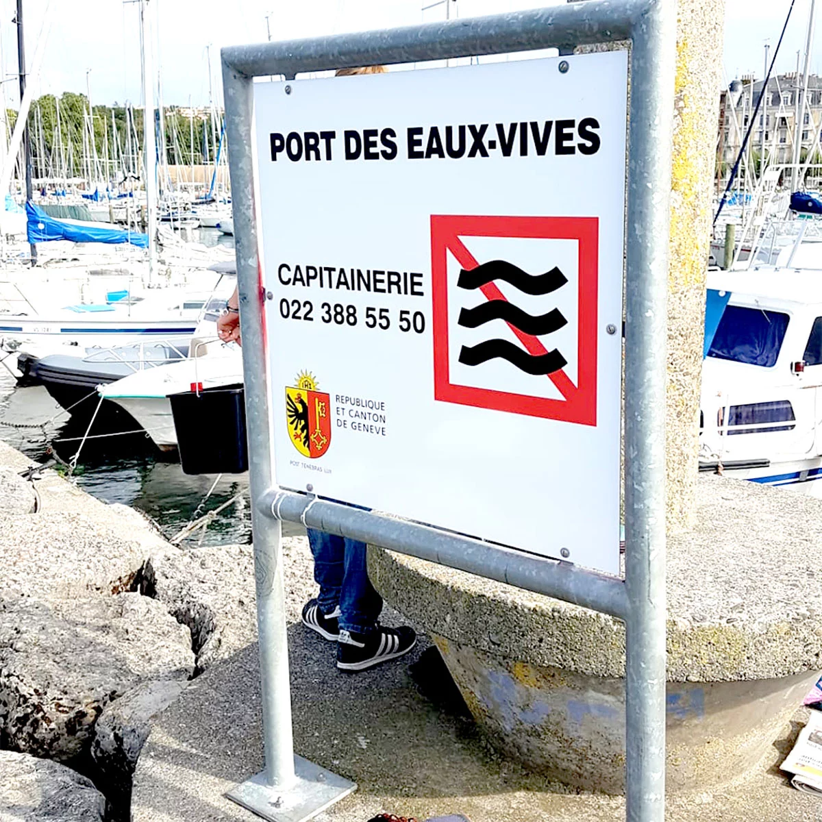 signaletique_plaquettes_panneaux_TOTAL_WEB_0029_1cbd96e0-4340-455d-a344-1870b35650a2(1)